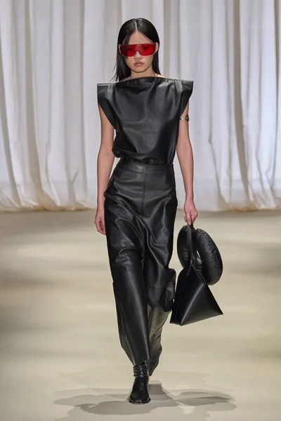 Look 7